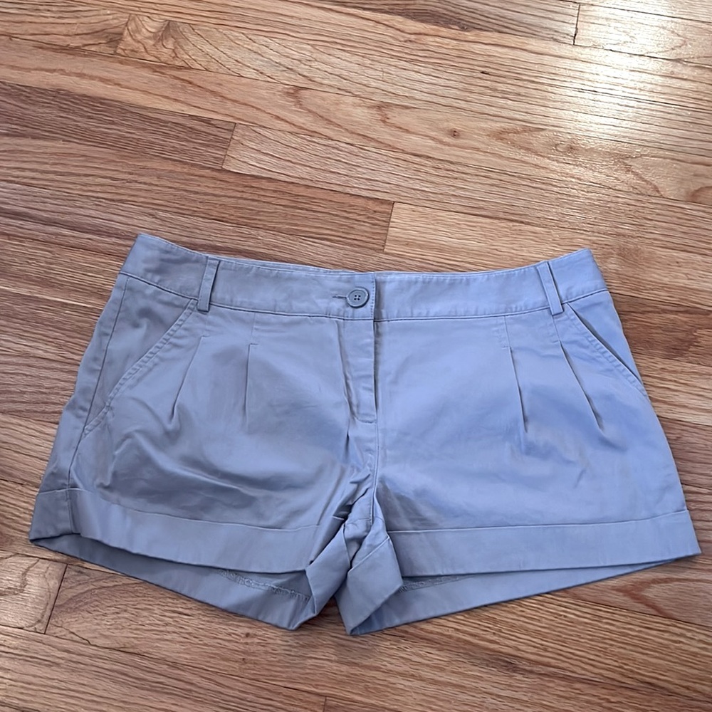 Express 2.5” cuffed shorts